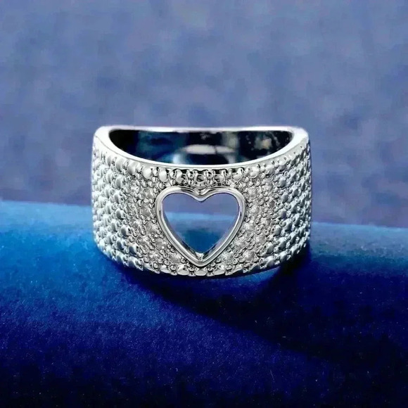 New Beautiful 14k Gold Over Silver Diamond Love Heart Cutout Band - Picture 1 of 4